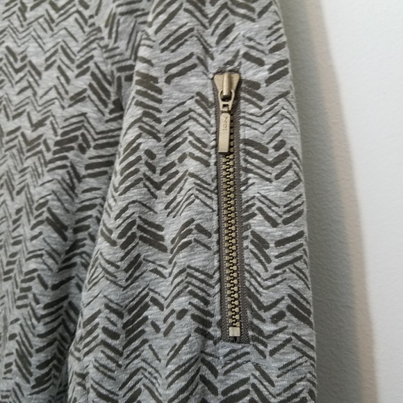 Athleta Top Ling Sleeves Thumb Hole Zip Pocket XXS - Picture 3 of 6